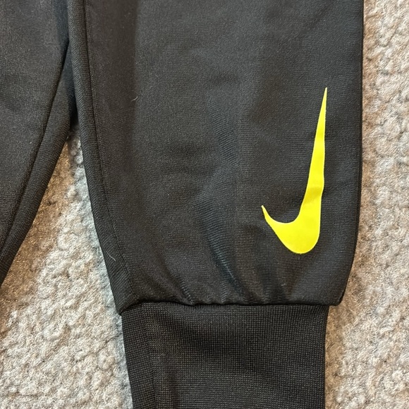 Baby Nike Black Jogger Sweatpants size 18 months very soft and comfortable - Picture 2 of 4